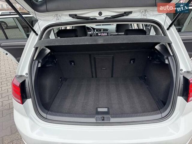 Белый Фольксваген e-Golf, объемом двигателя 0 л и пробегом 71 тыс. км за 12999 $, фото 6 на Automoto.ua