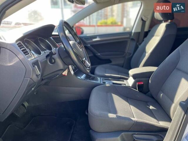 Белый Фольксваген e-Golf, объемом двигателя 0 л и пробегом 124 тыс. км за 13490 $, фото 17 на Automoto.ua