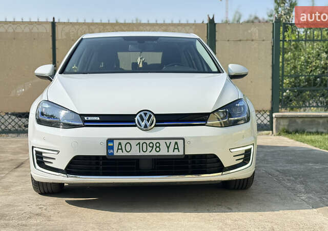 Белый Фольксваген e-Golf, объемом двигателя 0 л и пробегом 73 тыс. км за 17900 $, фото 2 на Automoto.ua