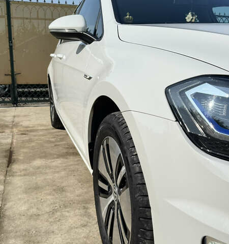 Белый Фольксваген e-Golf, объемом двигателя 0 л и пробегом 73 тыс. км за 17900 $, фото 6 на Automoto.ua