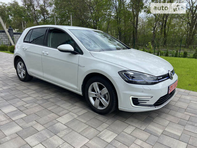 Белый Фольксваген e-Golf, объемом двигателя 0 л и пробегом 70 тыс. км за 17500 $, фото 3 на Automoto.ua