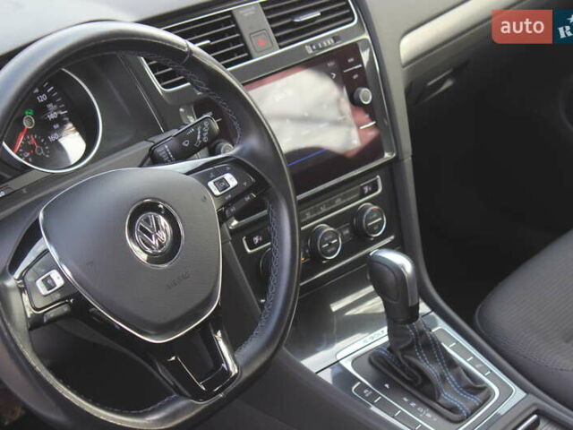 Белый Фольксваген e-Golf, объемом двигателя 0 л и пробегом 69 тыс. км за 13999 $, фото 25 на Automoto.ua
