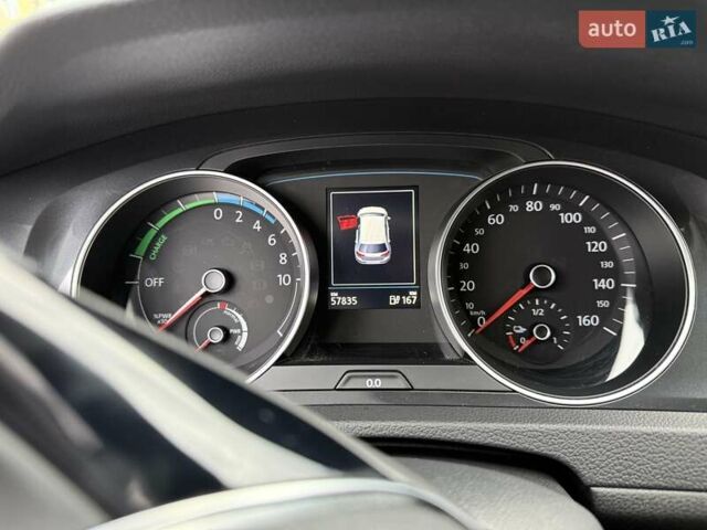 Белый Фольксваген e-Golf, объемом двигателя 0 л и пробегом 57 тыс. км за 15500 $, фото 16 на Automoto.ua