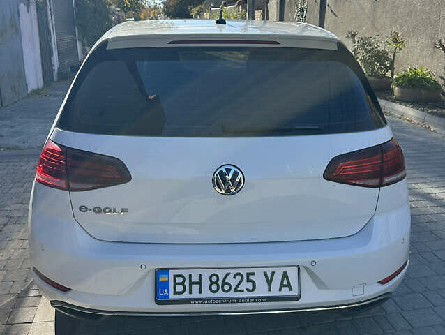 Белый Фольксваген e-Golf, объемом двигателя 0 л и пробегом 47 тыс. км за 15900 $, фото 6 на Automoto.ua