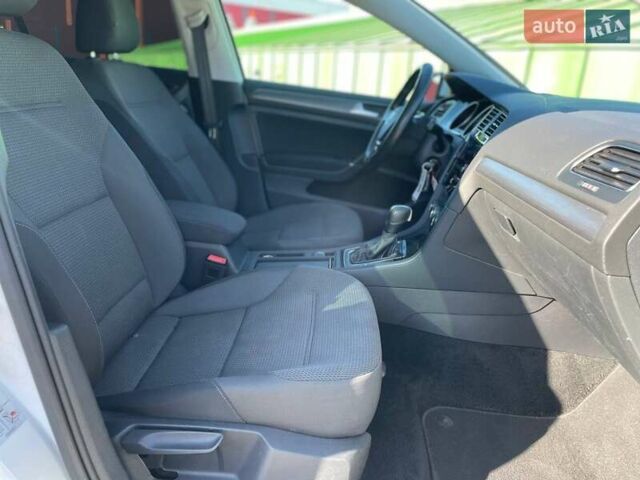Белый Фольксваген e-Golf, объемом двигателя 0 л и пробегом 125 тыс. км за 13500 $, фото 26 на Automoto.ua