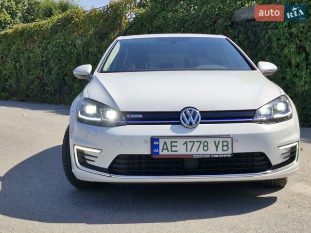 Белый Фольксваген e-Golf, объемом двигателя 0 л и пробегом 70 тыс. км за 14500 $, фото 3 на Automoto.ua