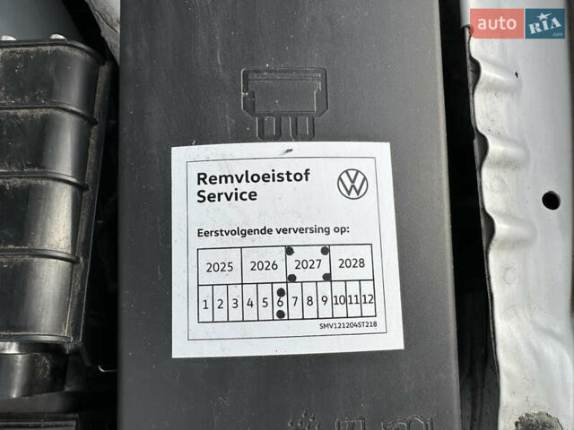 Белый Фольксваген e-Golf, объемом двигателя 0 л и пробегом 98 тыс. км за 16450 $, фото 32 на Automoto.ua