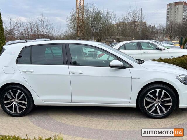 Белый Фольксваген e-Golf, объемом двигателя 36 л и пробегом 41 тыс. км за 21150 $, фото 7 на Automoto.ua