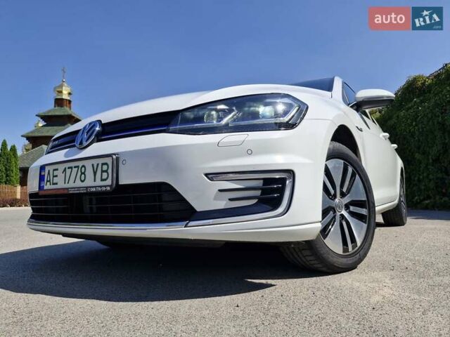 Белый Фольксваген e-Golf, объемом двигателя 0 л и пробегом 70 тыс. км за 14500 $, фото 11 на Automoto.ua
