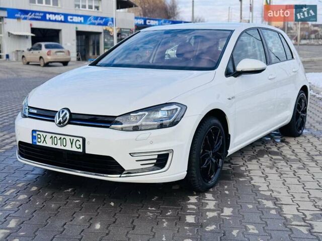 Белый Фольксваген e-Golf, объемом двигателя 0 л и пробегом 87 тыс. км за 12999 $, фото 13 на Automoto.ua