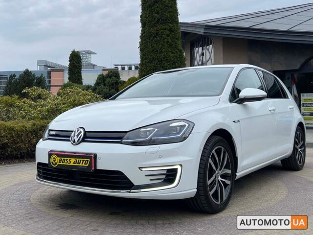 Белый Фольксваген e-Golf, объемом двигателя 36 л и пробегом 41 тыс. км за 21150 $, фото 2 на Automoto.ua