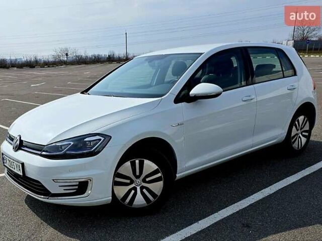 Белый Фольксваген e-Golf, объемом двигателя 0 л и пробегом 96 тыс. км за 14441 $, фото 3 на Automoto.ua