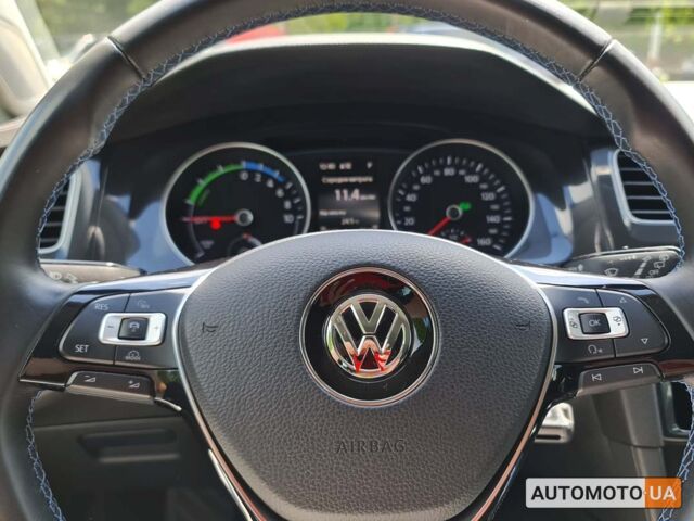 Белый Фольксваген e-Golf, объемом двигателя 36 л и пробегом 114 тыс. км за 15000 $, фото 12 на Automoto.ua