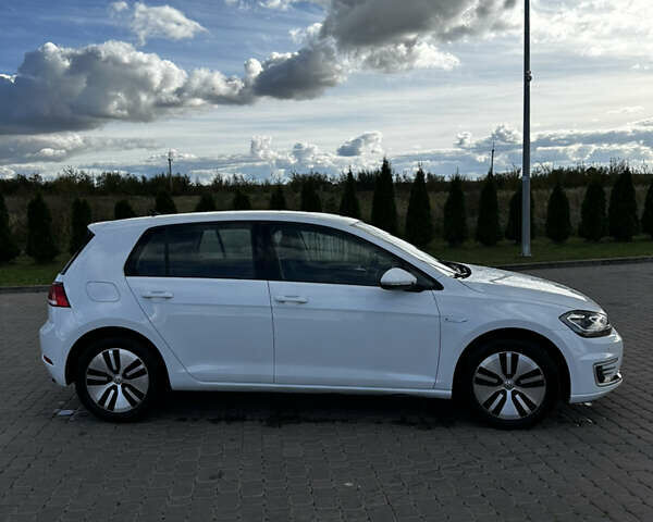 Белый Фольксваген e-Golf, объемом двигателя 0 л и пробегом 113 тыс. км за 13700 $, фото 6 на Automoto.ua