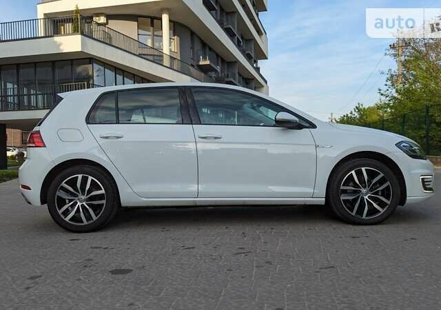 Білий Фольксваген e-Golf, об'ємом двигуна 0 л та пробігом 56 тис. км за 14950 $, фото 3 на Automoto.ua