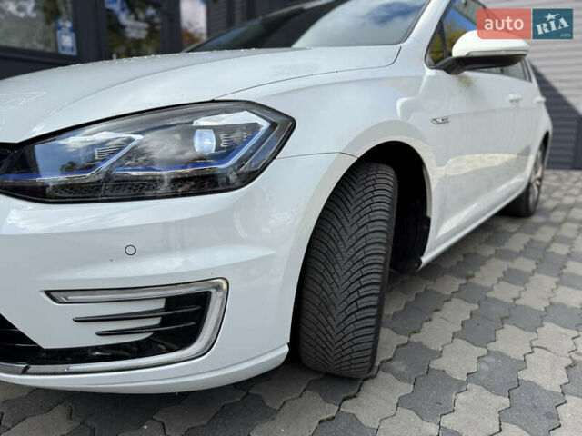 Белый Фольксваген e-Golf, объемом двигателя 0 л и пробегом 137 тыс. км за 13800 $, фото 9 на Automoto.ua