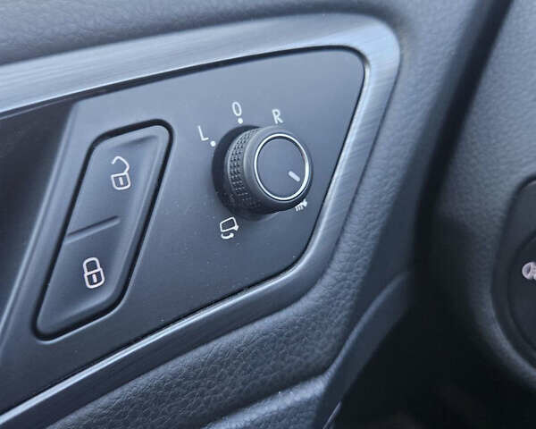 Белый Фольксваген e-Golf, объемом двигателя 0 л и пробегом 115 тыс. км за 14900 $, фото 9 на Automoto.ua