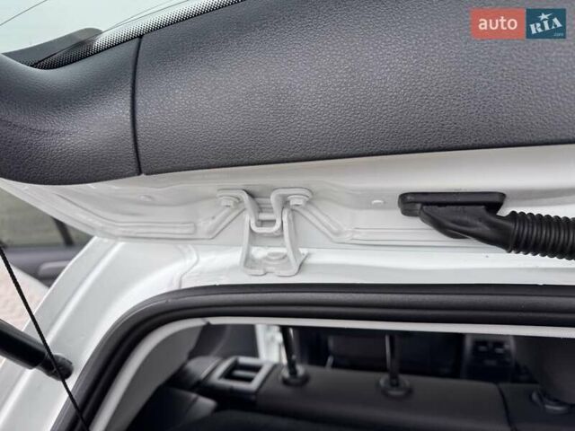 Белый Фольксваген e-Golf, объемом двигателя 0 л и пробегом 71 тыс. км за 12999 $, фото 45 на Automoto.ua