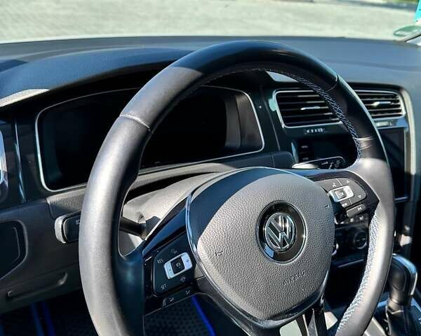 Белый Фольксваген e-Golf, объемом двигателя 0 л и пробегом 40 тыс. км за 19200 $, фото 37 на Automoto.ua