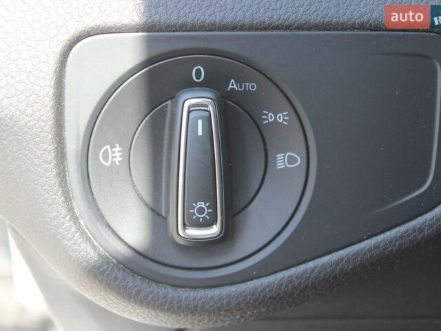 Белый Фольксваген e-Golf, объемом двигателя 0 л и пробегом 70 тыс. км за 14500 $, фото 35 на Automoto.ua