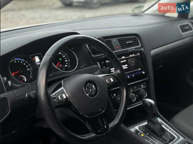 Білий Фольксваген e-Golf, об'ємом двигуна 0 л та пробігом 60 тис. км за 14490 $, фото 7 на Automoto.ua