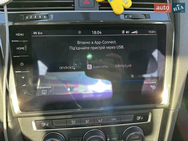 Белый Фольксваген e-Golf, объемом двигателя 0 л и пробегом 16 тыс. км за 16800 $, фото 7 на Automoto.ua