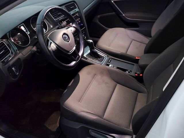 Белый Фольксваген e-Golf, объемом двигателя 0 л и пробегом 38 тыс. км за 14300 $, фото 9 на Automoto.ua