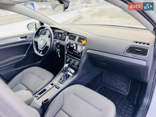 Белый Фольксваген e-Golf, объемом двигателя 0 л и пробегом 87 тыс. км за 12999 $, фото 31 на Automoto.ua