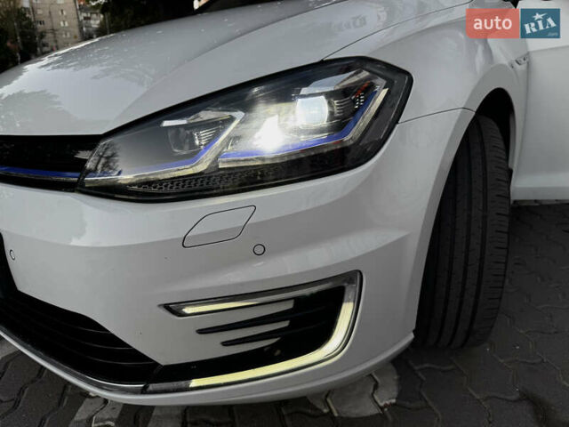 Білий Фольксваген e-Golf, об'ємом двигуна 0 л та пробігом 97 тис. км за 13999 $, фото 6 на Automoto.ua