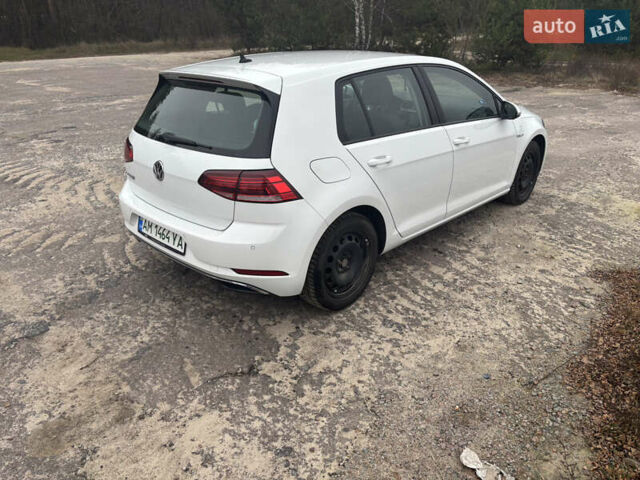 Белый Фольксваген e-Golf, объемом двигателя 0 л и пробегом 67 тыс. км за 16000 $, фото 3 на Automoto.ua