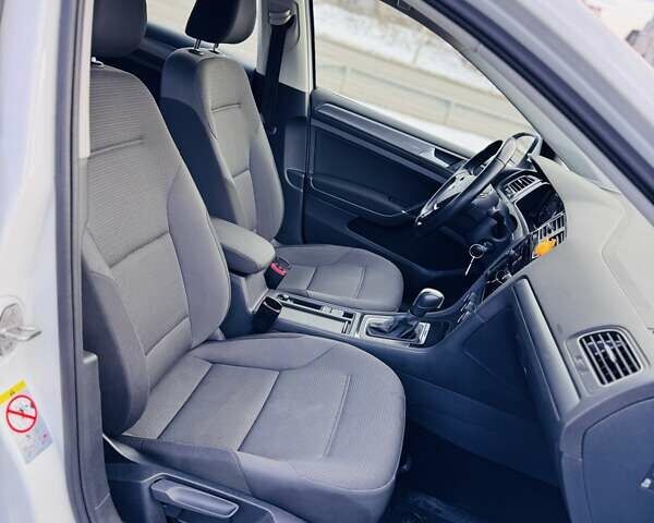Белый Фольксваген e-Golf, объемом двигателя 0 л и пробегом 87 тыс. км за 12999 $, фото 26 на Automoto.ua