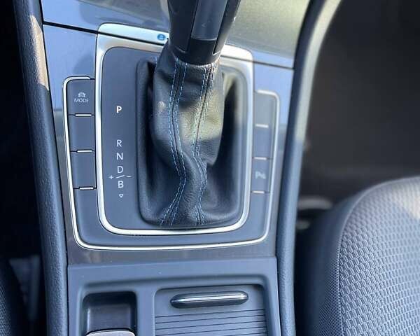 Белый Фольксваген e-Golf, объемом двигателя 0 л и пробегом 125 тыс. км за 13500 $, фото 32 на Automoto.ua