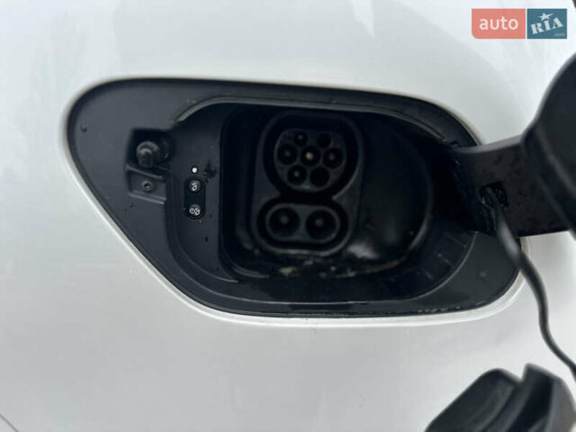 Белый Фольксваген e-Golf, объемом двигателя 0 л и пробегом 98 тыс. км за 16450 $, фото 12 на Automoto.ua