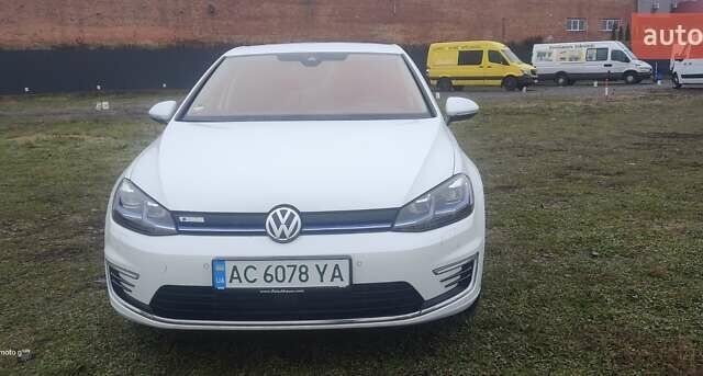 Білий Фольксваген e-Golf, об'ємом двигуна 0 л та пробігом 88 тис. км за 16499 $, фото 5 на Automoto.ua