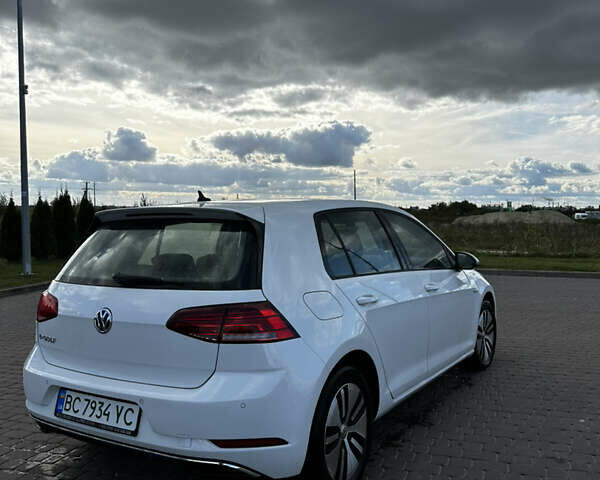 Белый Фольксваген e-Golf, объемом двигателя 0 л и пробегом 113 тыс. км за 13700 $, фото 5 на Automoto.ua