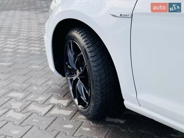Белый Фольксваген e-Golf, объемом двигателя 0 л и пробегом 87 тыс. км за 12999 $, фото 21 на Automoto.ua