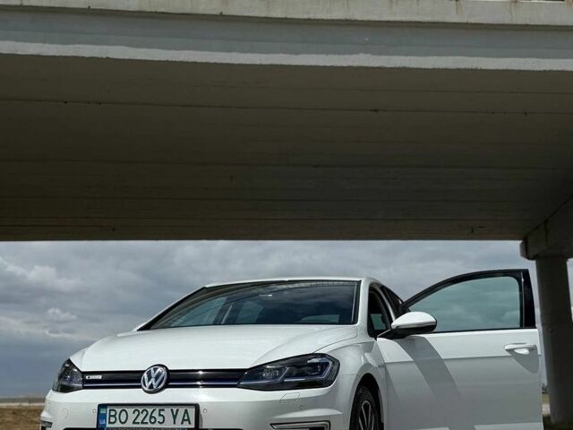 Білий Фольксваген e-Golf, об'ємом двигуна 0 л та пробігом 93 тис. км за 17500 $, фото 14 на Automoto.ua