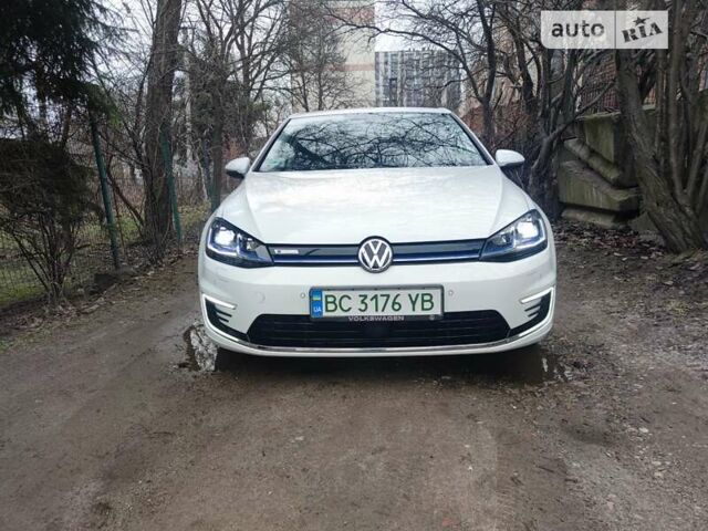 Белый Фольксваген e-Golf, объемом двигателя 0 л и пробегом 46 тыс. км за 17700 $, фото 22 на Automoto.ua