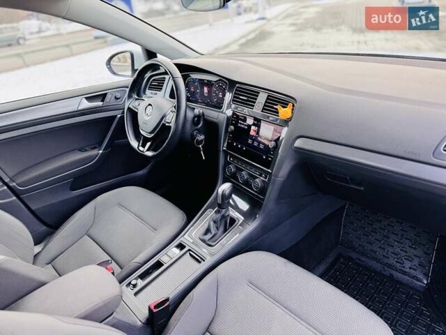 Белый Фольксваген e-Golf, объемом двигателя 0 л и пробегом 87 тыс. км за 12999 $, фото 10 на Automoto.ua