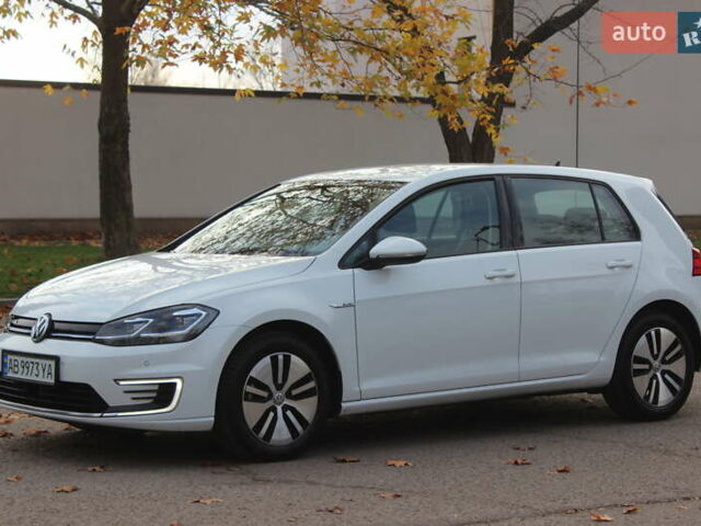 Белый Фольксваген e-Golf, объемом двигателя 0 л и пробегом 69 тыс. км за 13999 $, фото 2 на Automoto.ua