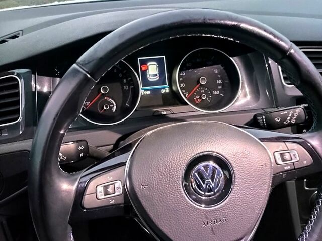 Белый Фольксваген e-Golf, объемом двигателя 0 л и пробегом 38 тыс. км за 14300 $, фото 7 на Automoto.ua