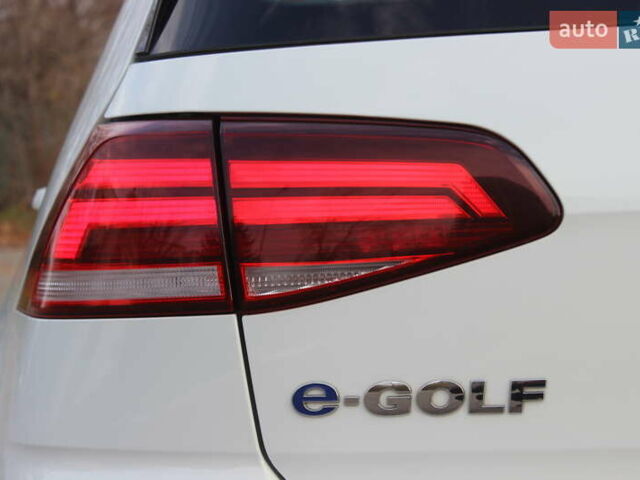 Белый Фольксваген e-Golf, объемом двигателя 0 л и пробегом 69 тыс. км за 13999 $, фото 18 на Automoto.ua