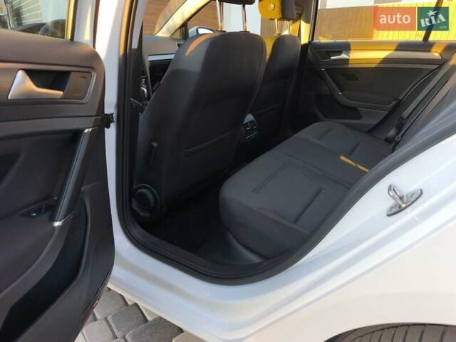 Білий Фольксваген e-Golf, об'ємом двигуна 0 л та пробігом 108 тис. км за 13800 $, фото 21 на Automoto.ua