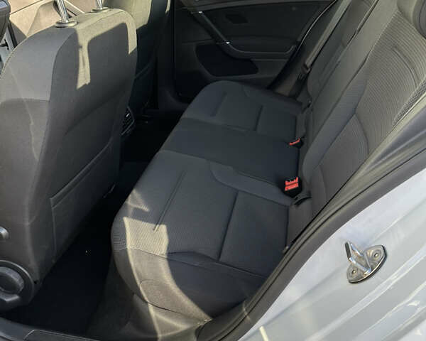 Белый Фольксваген e-Golf, объемом двигателя 0 л и пробегом 16 тыс. км за 16800 $, фото 9 на Automoto.ua