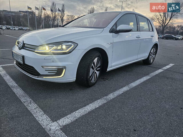 Белый Фольксваген e-Golf, объемом двигателя 0 л и пробегом 115 тыс. км за 14900 $, фото 2 на Automoto.ua