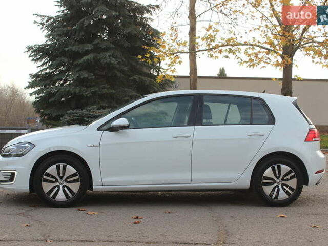 Белый Фольксваген e-Golf, объемом двигателя 0 л и пробегом 69 тыс. км за 13999 $, фото 12 на Automoto.ua