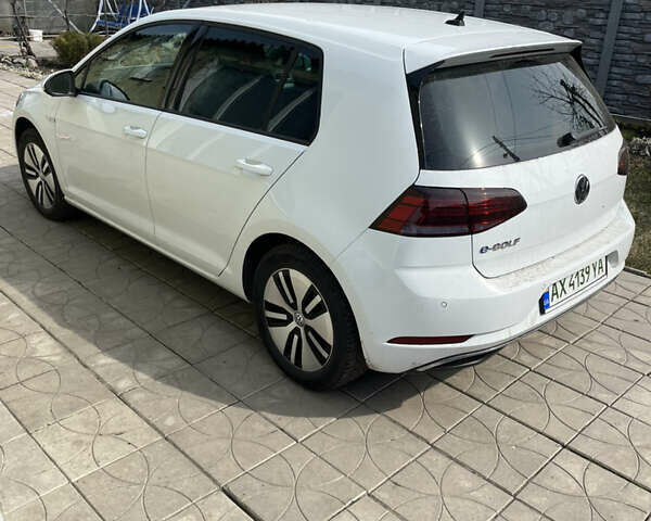 Белый Фольксваген e-Golf, объемом двигателя 0 л и пробегом 33 тыс. км за 16500 $, фото 7 на Automoto.ua