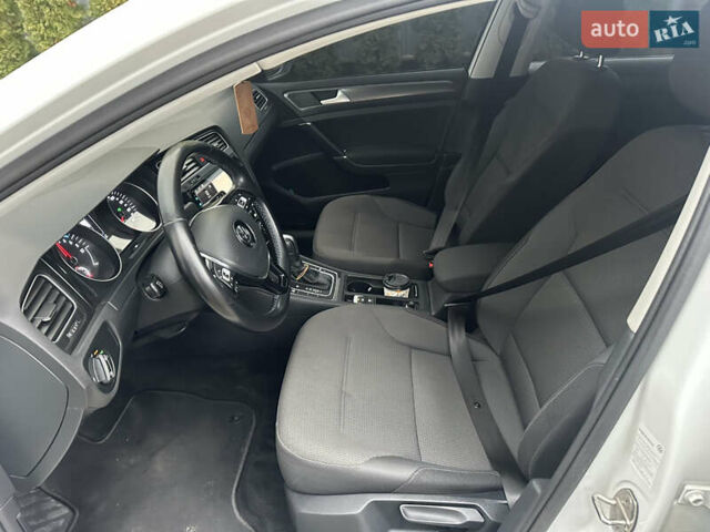 Белый Фольксваген e-Golf, объемом двигателя 0 л и пробегом 70 тыс. км за 13700 $, фото 20 на Automoto.ua