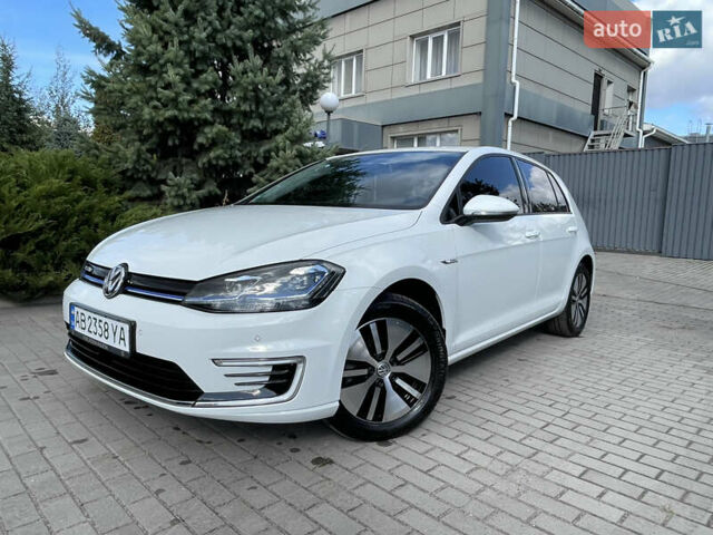 Білий Фольксваген e-Golf, об'ємом двигуна 0 л та пробігом 88 тис. км за 15700 $, фото 60 на Automoto.ua