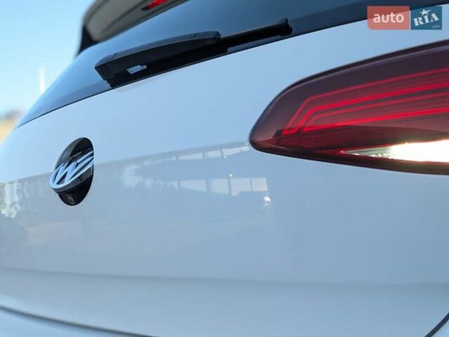 Білий Фольксваген e-Golf, об'ємом двигуна 0 л та пробігом 28 тис. км за 14900 $, фото 2 на Automoto.ua